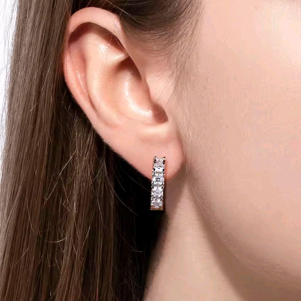 07861f531edf43f29a7c624d417bb140~ Moissanite Anting Pria Wanita : Luxury Huggie D Color 925 Sterling Silver Hoop Earrings - Image 5