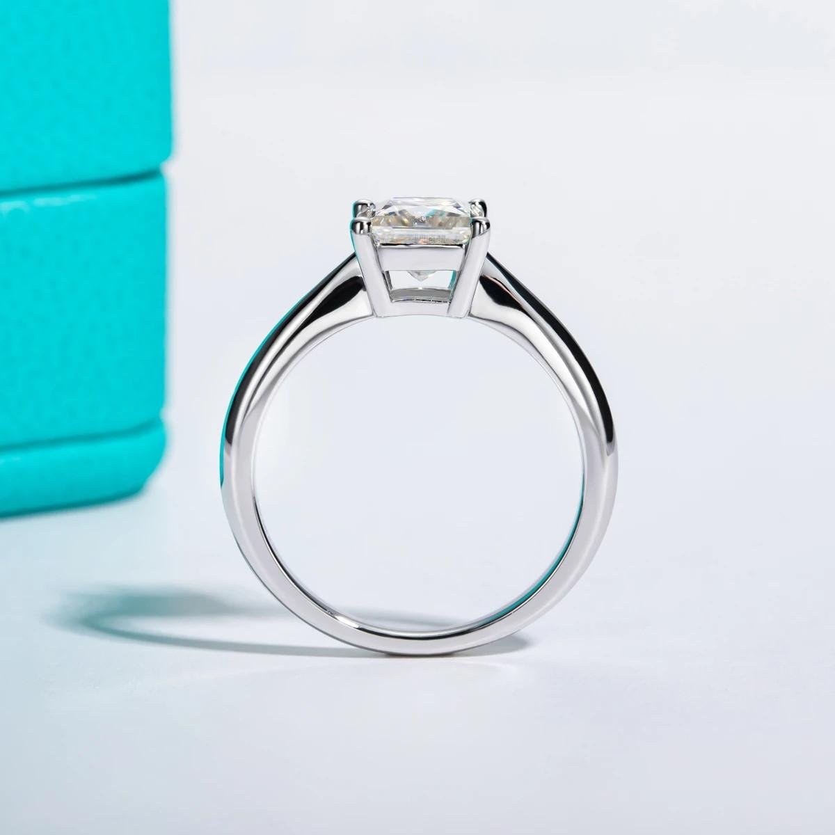 25809dcc-6cfb-44d8-b7c7-639daa3140d2 Moissanite Cincin Pria Wanita : 1.2ct Princess Cut D Color Engagement Wedding Ring Women - Image 4