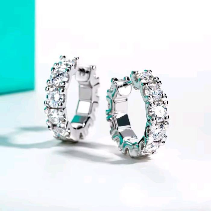 79cd7d80983f488c83be05ea9862c3ba~ Moissanite Anting Pria Wanita : Luxury Huggie D Color 925 Sterling Silver Hoop Earrings - Image 3