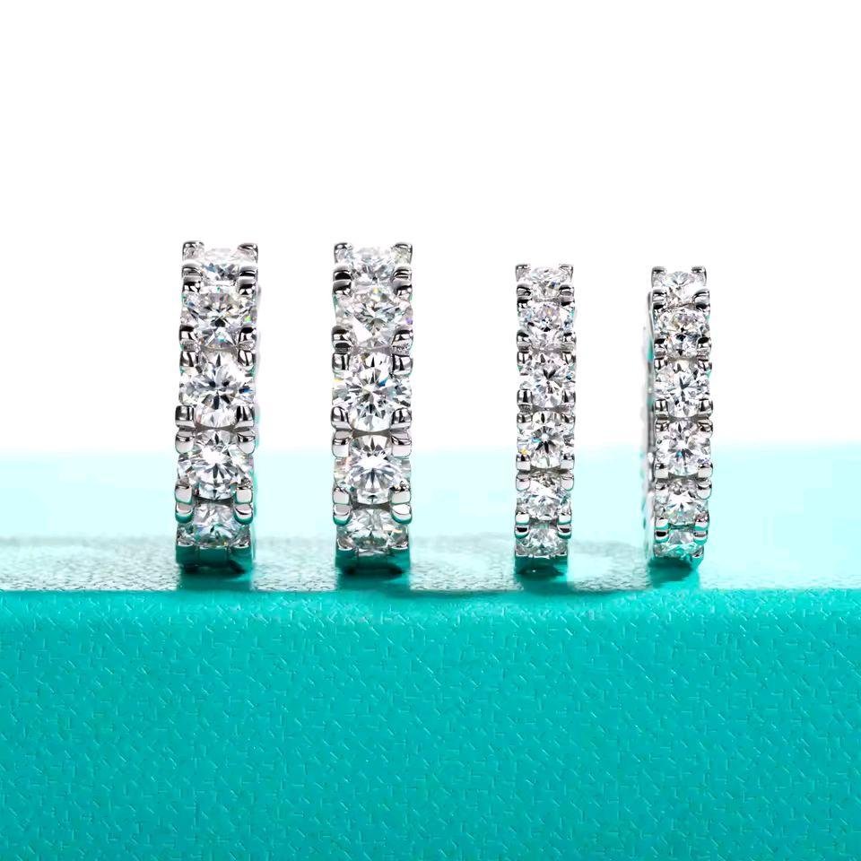 b1cfafc7c63c4c87a79c98b985f03570~ Moissanite Anting Pria Wanita : Luxury Huggie D Color 925 Sterling Silver Hoop Earrings - Image 4