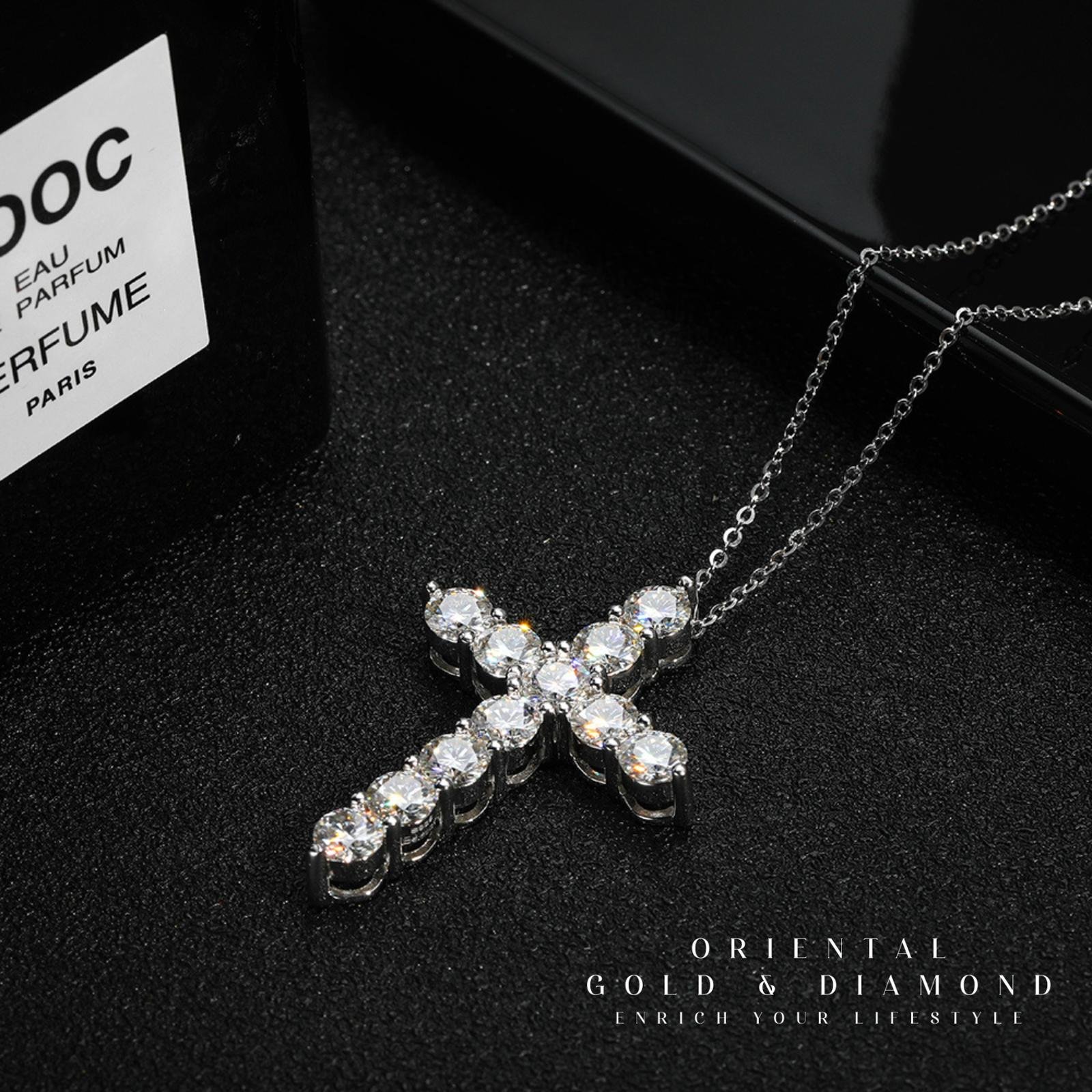 e0b9cc2e-5d95-4738-963b-735b0afc1771 Moissanite Kalung Pria Wanita : Cross Pendant Necklace 925 Sterling Sliver Chain