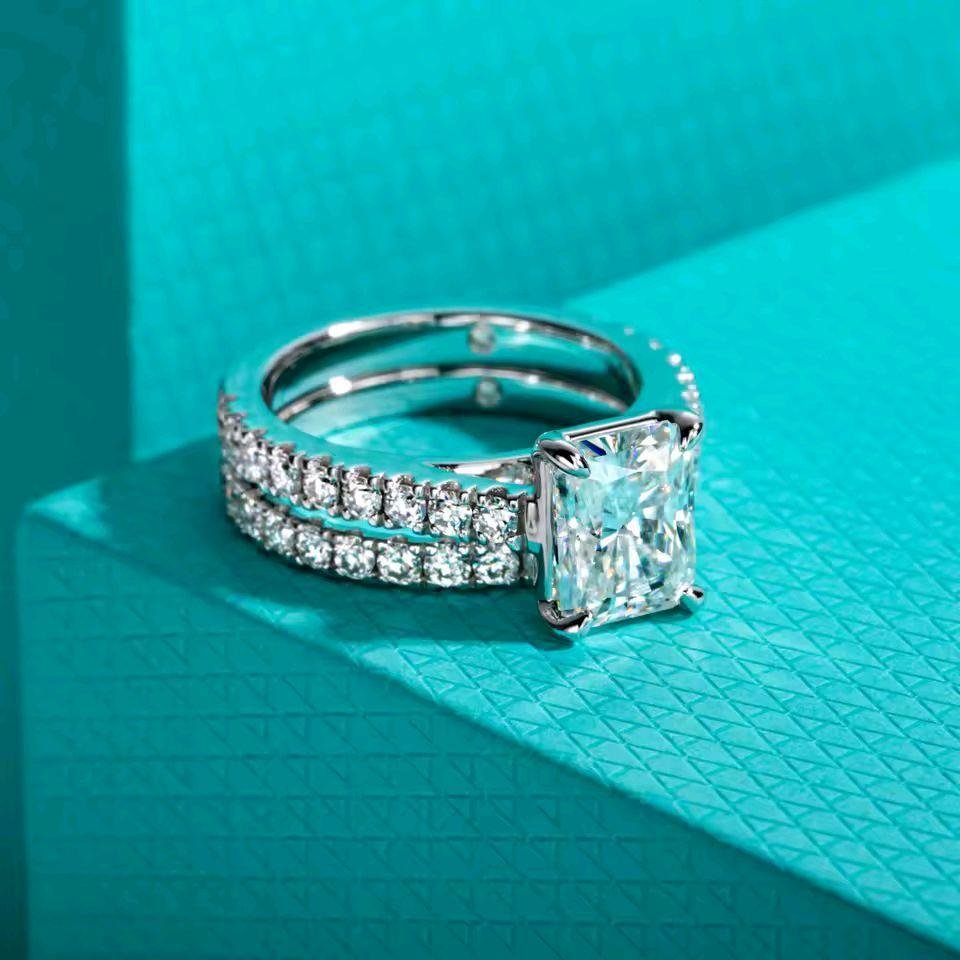 f8731a8613b34c96be357d53ce17f80c~ Moissanite Cincin Pria Wanita : 4.042ct (Main Stone 3ct) Radiant Cut D Color Bridal Ring Set baru - Image 4