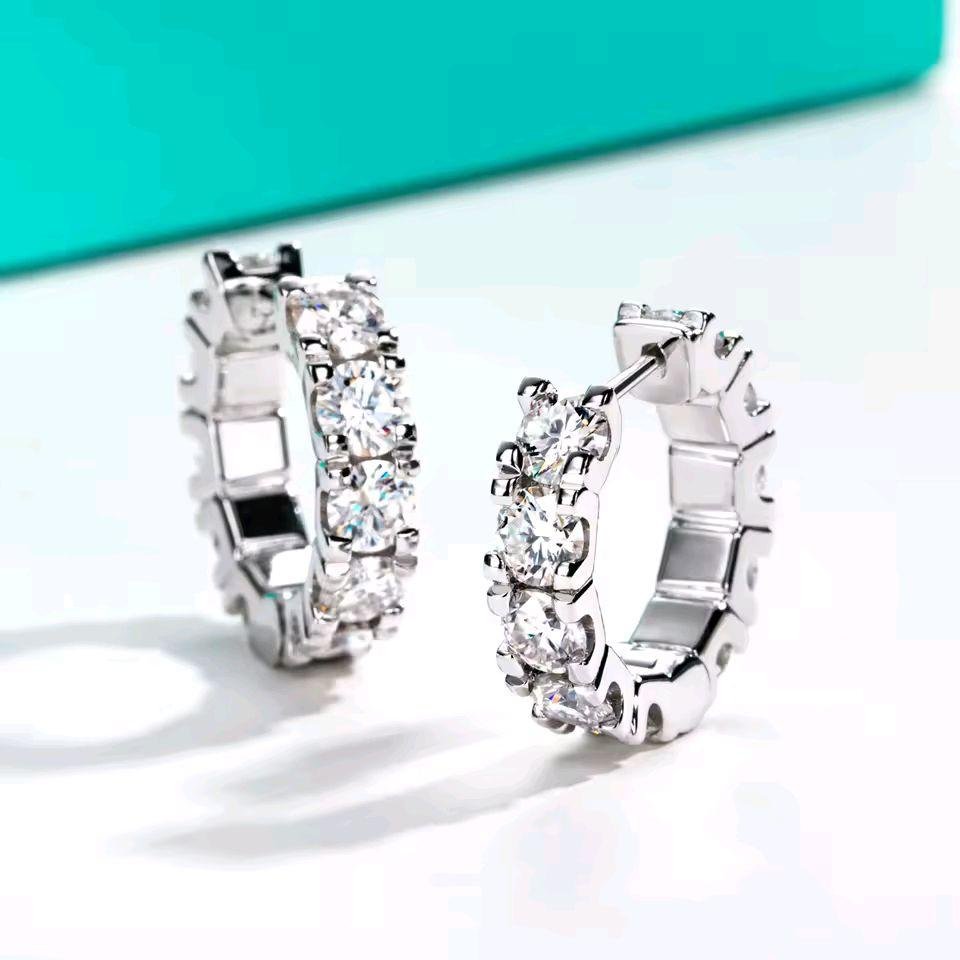 fa8a6948f25f4c6ea4f14dd9f0db1647~ Moissanite Anting Pria Wanita : Luxury Huggie D Color 925 Sterling Silver Hoop Earrings - Image 2
